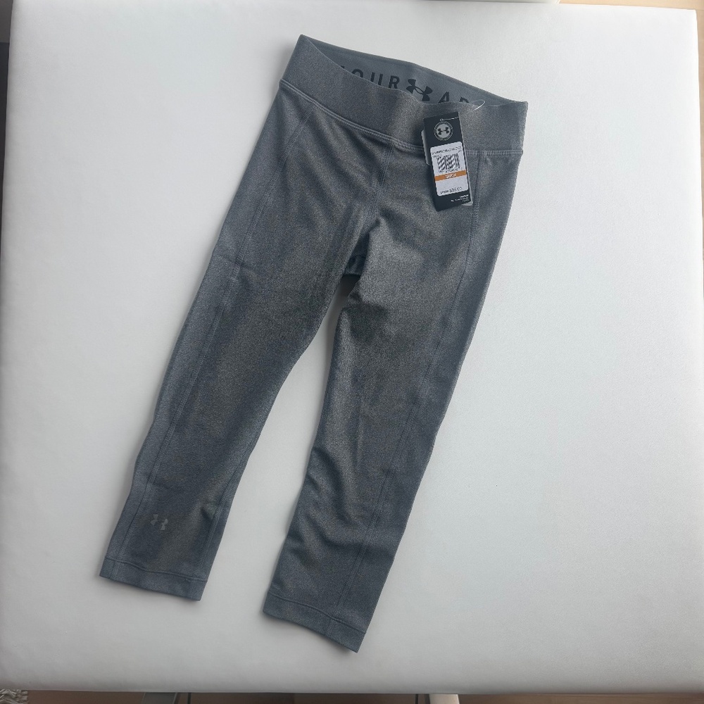 Under armor 19” Crop Compression Leggings - Size Small